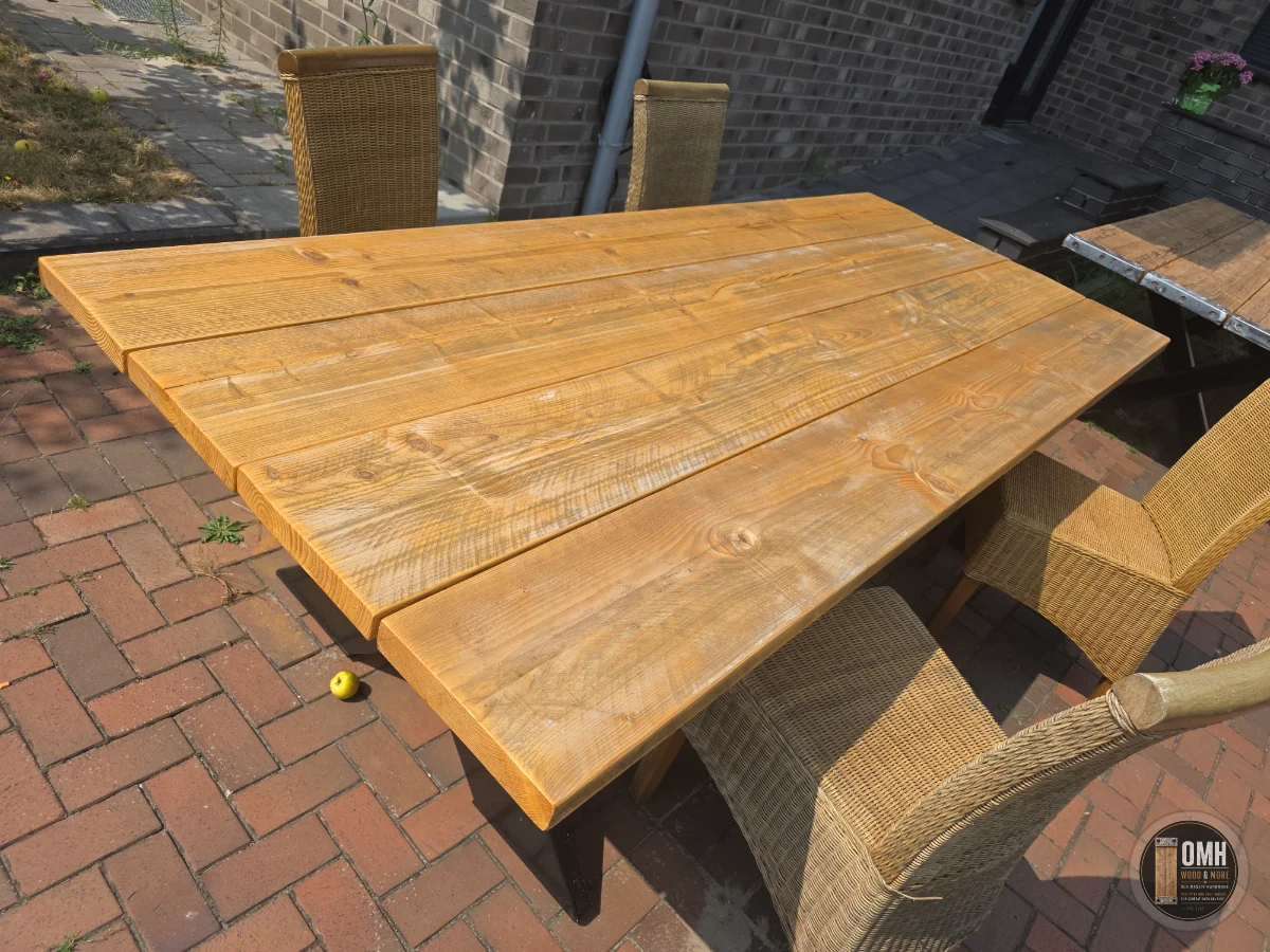 Massiver Gerüstbohlentisch 260 × 108 cm mit schwarzem Stahl-X-Gestell im Außenbereich – OMH Wood & More