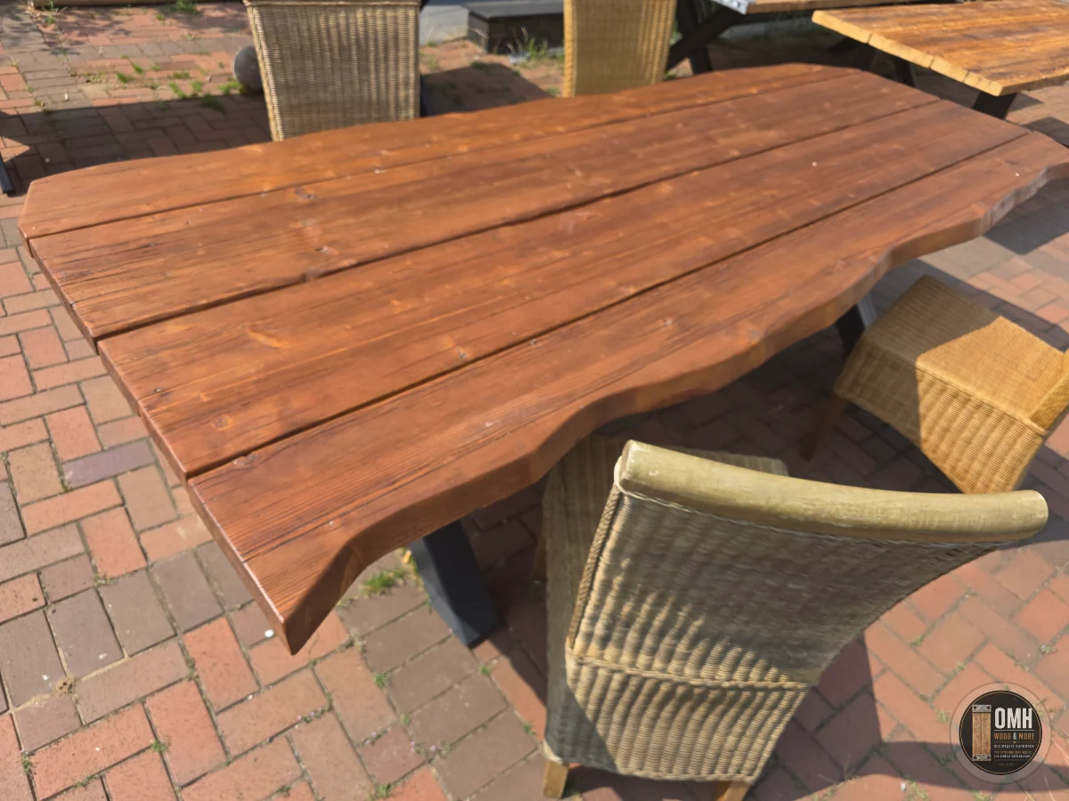 Massiver Bohlen-Esstisch 275 cm in Baumkantenoptik mit schwarzem Stahl-X-Gestell – OMH Wood & More